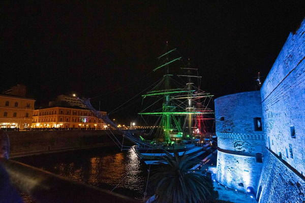 nave Amerigo Vespucci a Reggio Calabria - immagine #325